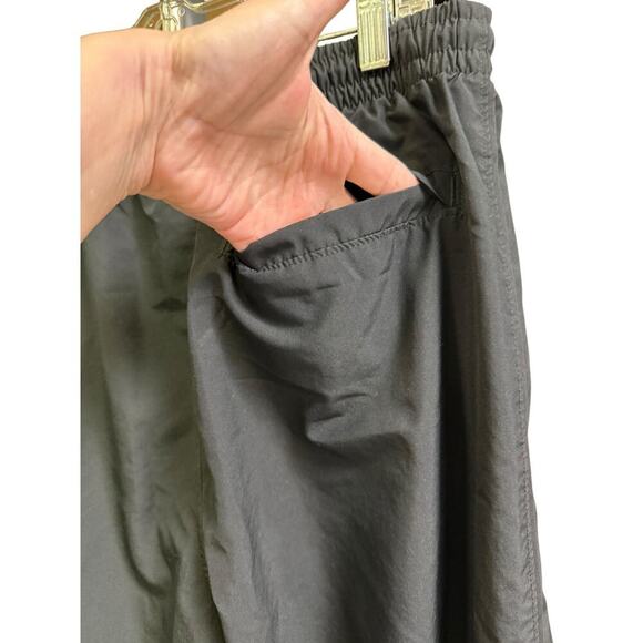Nike Men's Sweatpants Black Pockets Elastic Waistband and Zipper Legs Large - Picture 4 of 11